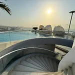Luxury Condo Front Of The Beach